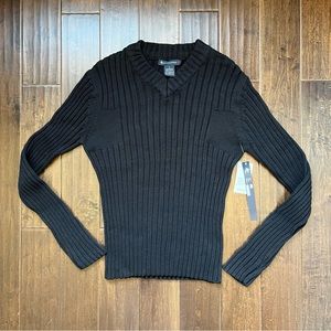 Alexandra C black V-neck sweater size small